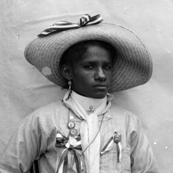 Casasola, Carmen Robles, México, ca. 1913, Impresión contemporánea,© 186387 CONACULTA. INAH. SINAFO. FN. MÉXICO. Fondo Archivo Casasola